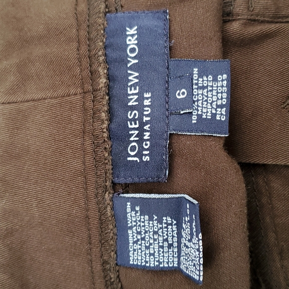 5/$25 - 2 pair belted shorts, size 6. - Picture 6 of 14